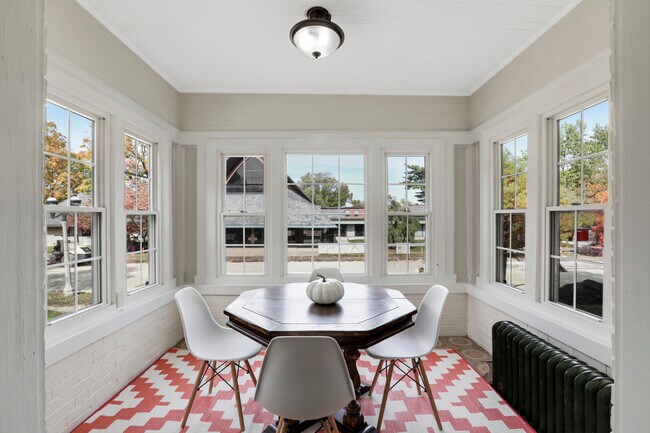 Photo - 603 W Green St Unit 2E