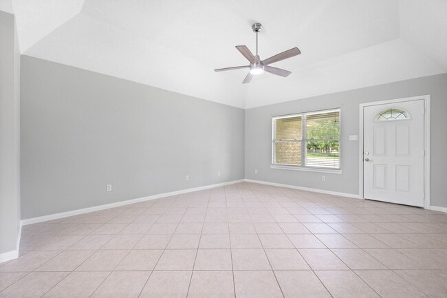 Photo - 470 W Houston St