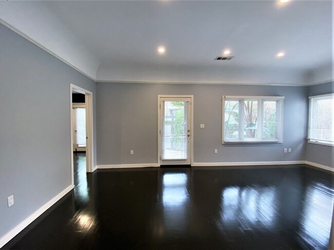 Photo - Luxury Bungalow on West Knoll in the Heart...