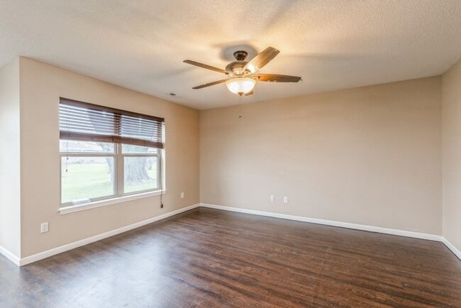 Photo - 320 E 5th St Unit 320 E 5th Street