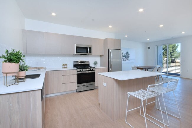 Photo - ~ 4 Bedroom 4 Bathroom Washer and Dryer in Unit Unit 302