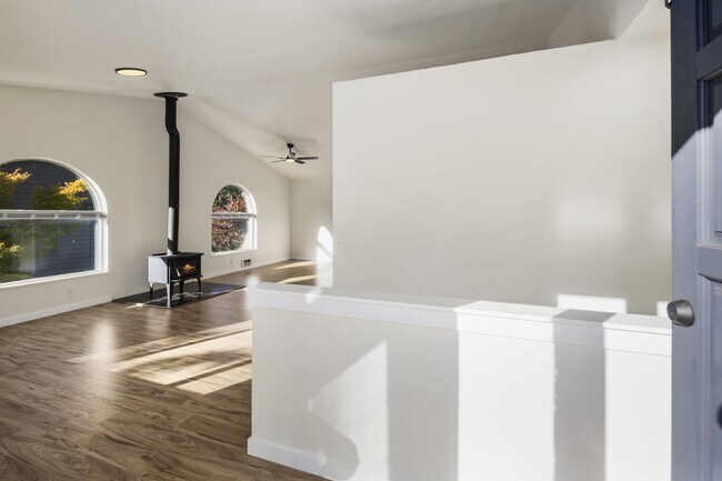 Photo - 5502 NE 10th St