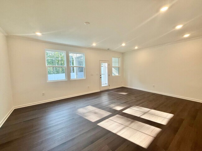 Photo - 132 Tree Moss Ct
