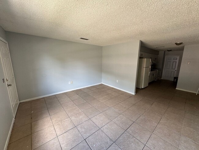 Building Photo - 911 N Iowa Ave Unit 911 N. Iowa Ave Apartment 3