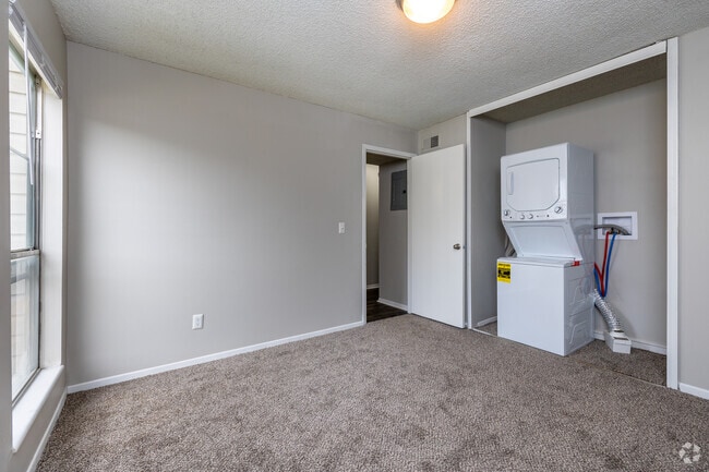 1BR, 1BA - Reno/809SF - Bedroom