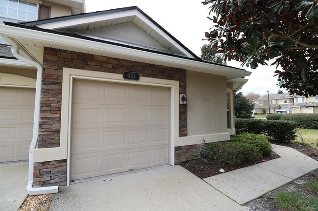 Photo - 221 Wooded Crossing Cir