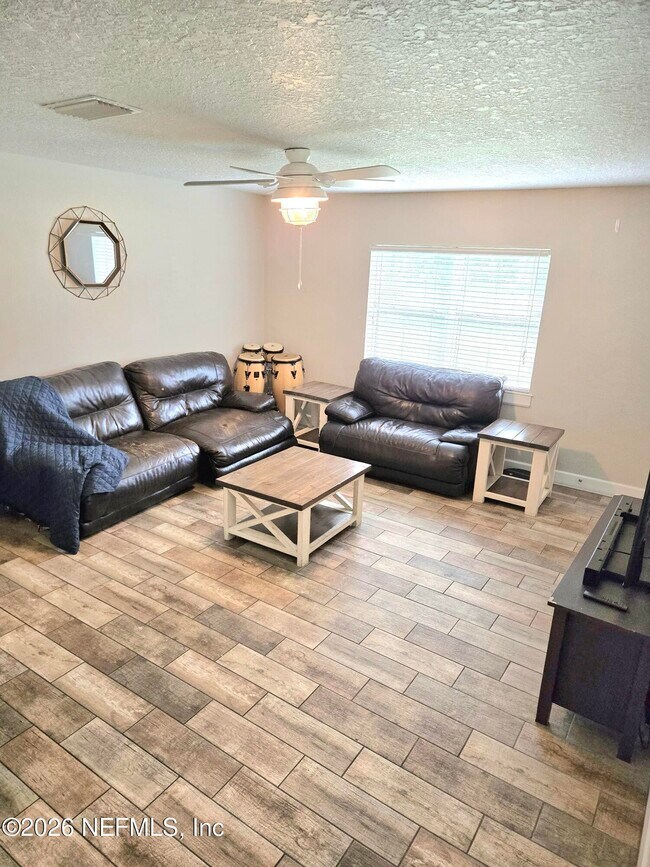 Photo - 615 Luna Ct