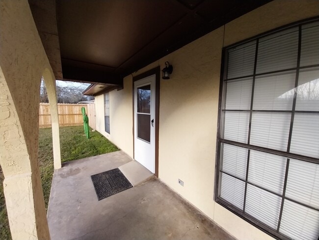 Photo - 608 Mayflower Ln