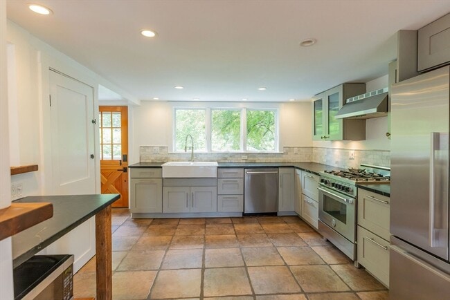 17 S Pond St