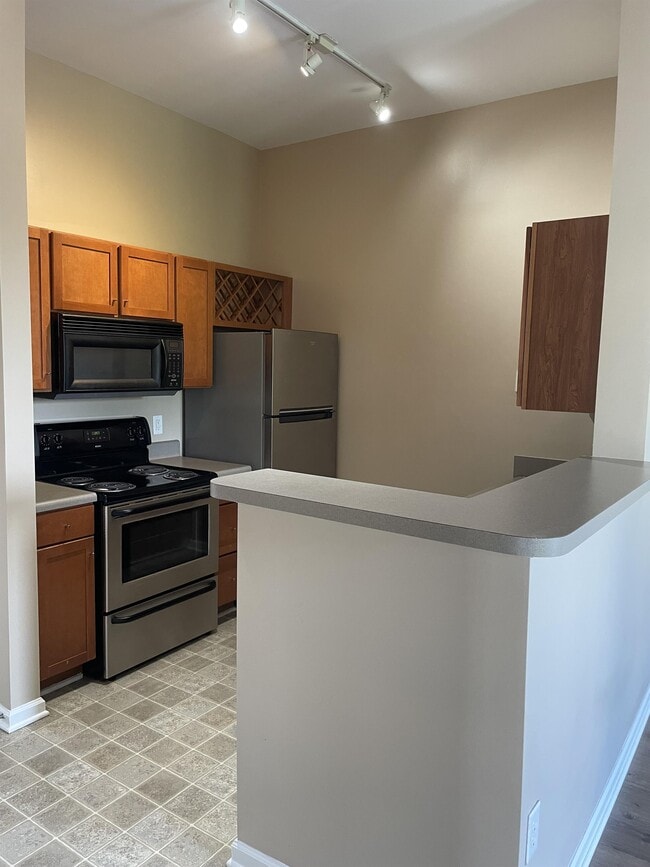 Photo - 770 Walker Square