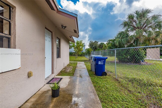 Building Photo - 204 NW 7th St Rental