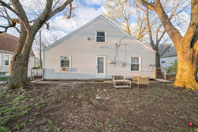 Entry into common space - 5903 W Park Ave Unit 5903