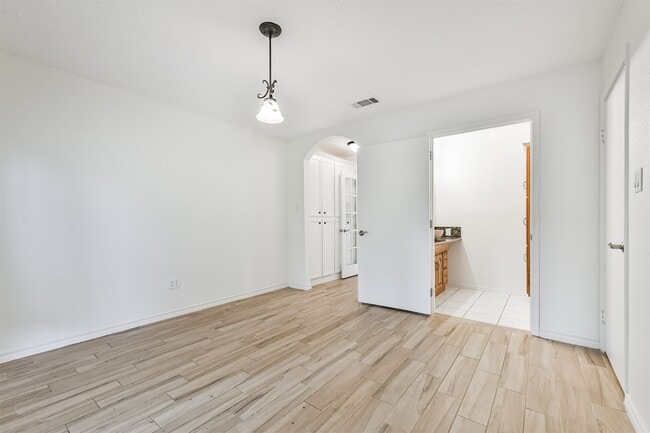Photo - 807 Stadium Cir