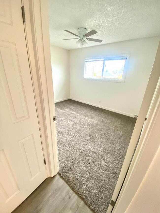 Photo - 692 Cabot Way