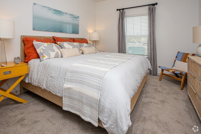 1BR, 1BA - 816SF - East Bay Flats Apartments