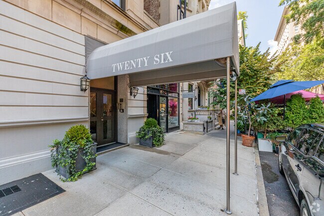 Entrance - 1070 Madison Ave