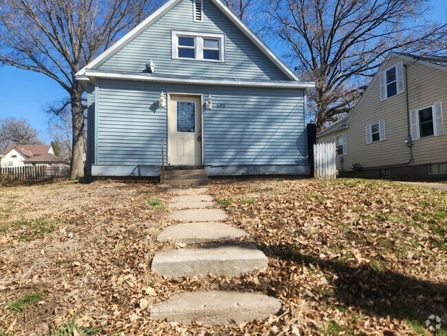 Building Photo - 3 Bedroom Home in Oakland, IA!