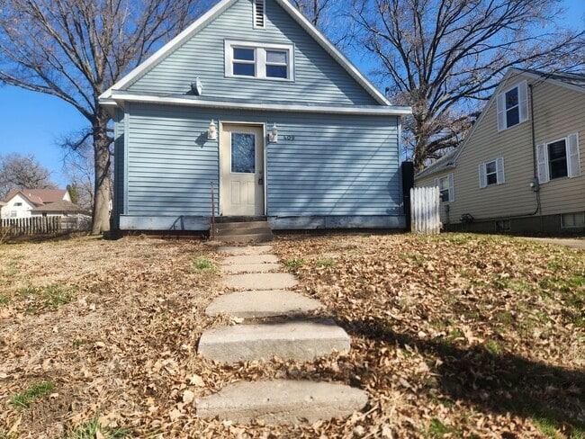 3 Bedroom Home in Oakland, IA! - 3 Bedroom Home in Oakland, IA!