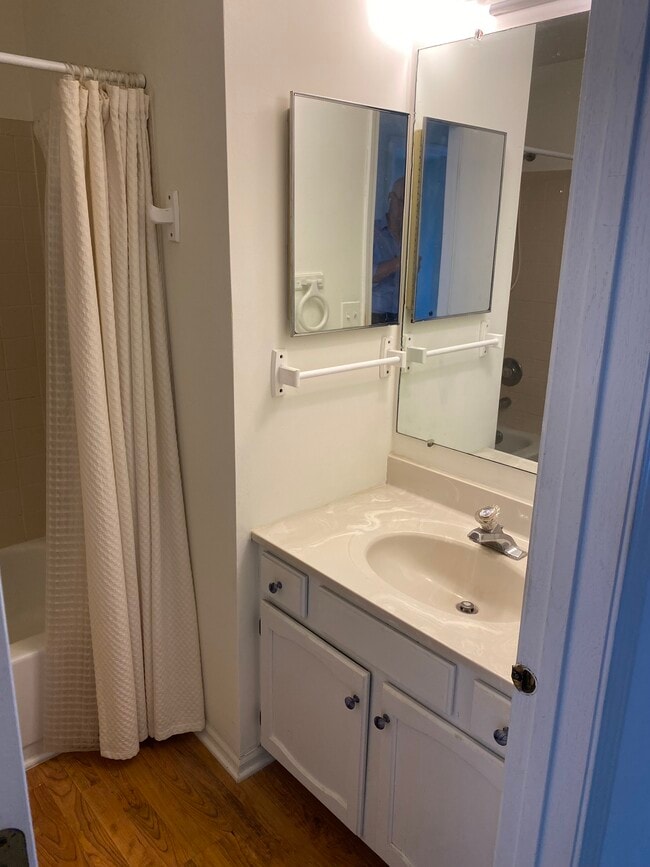 Photo - 718 Crescent Ct Unit 718 Crescent Ct,  B2