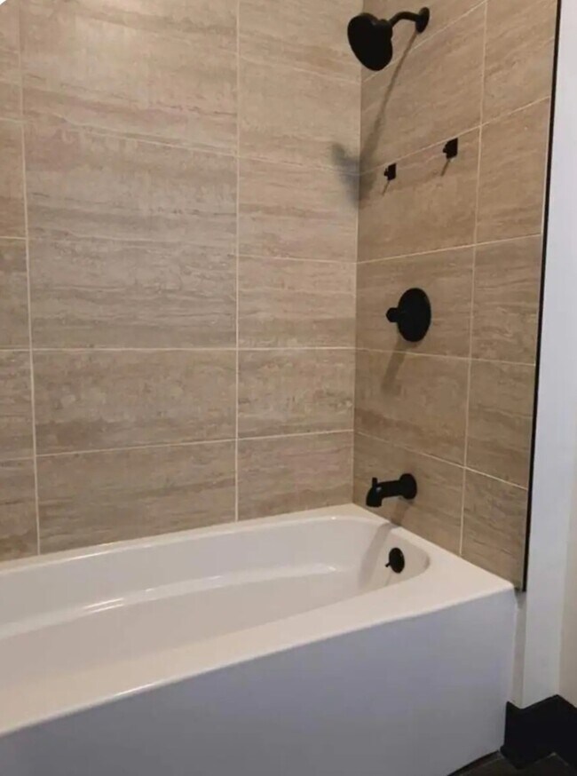 Photo - 6352 S Ingleside Ave Unidad 1