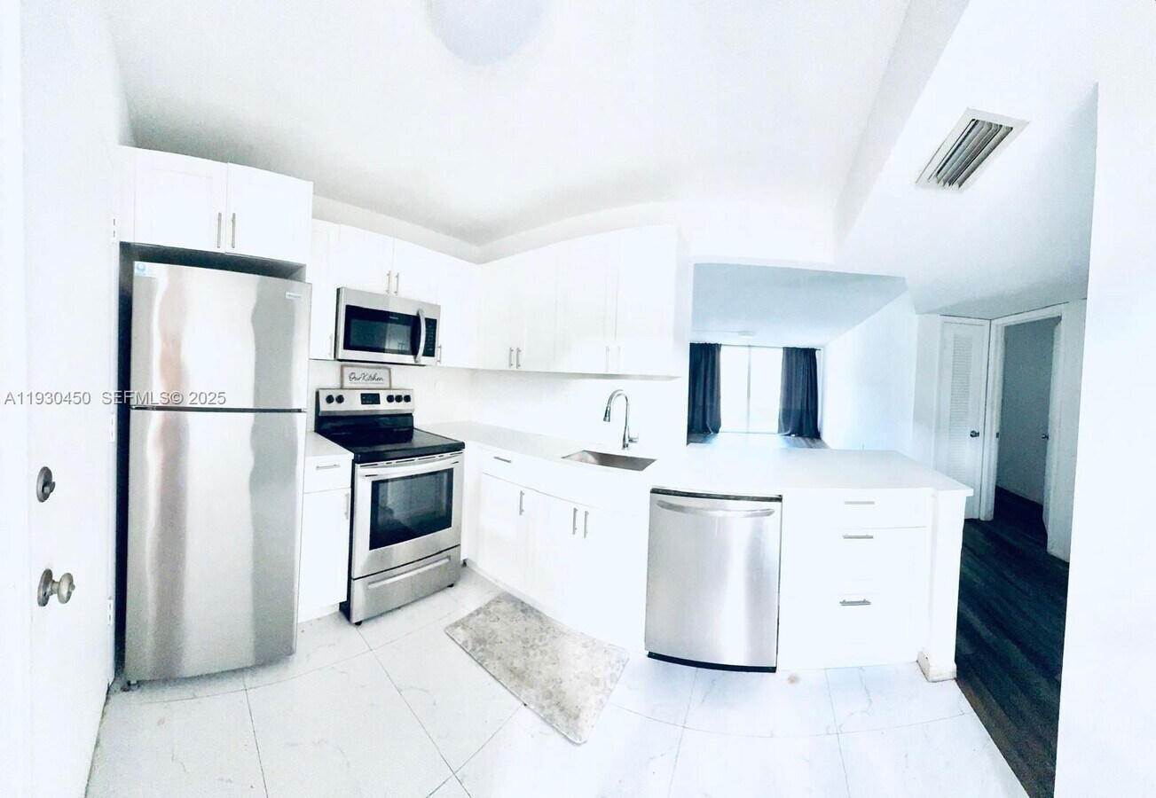 Photo - 1401 NE 191st St Unidad D207