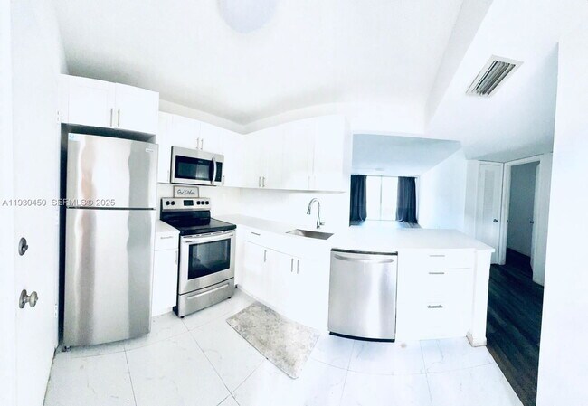 Building Photo - 1401 NE 191st St Unit D207