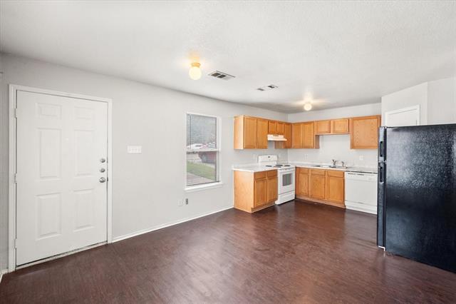 Photo - 404 Kings Way Dr