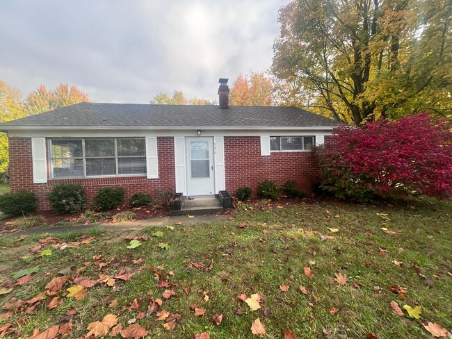 Three Bedroom Ranch in New Haven! Availabl... - Three Bedroom Ranch in New Haven! Availabl... House