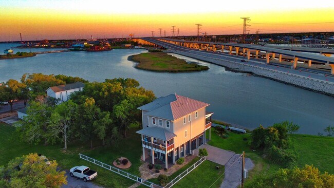 Photo - 814 Hall Ave