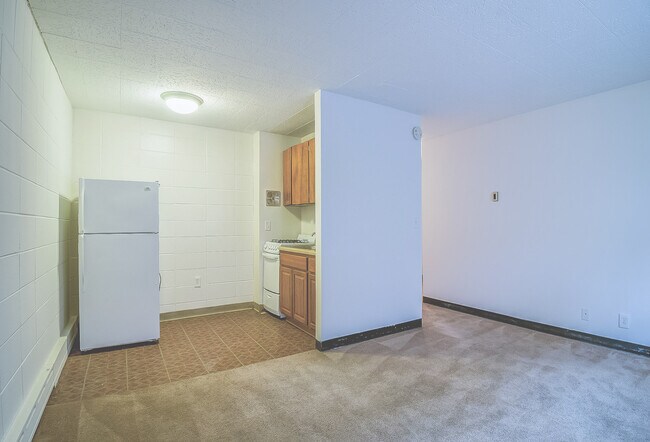 Campus Apartments 700-727 University SE