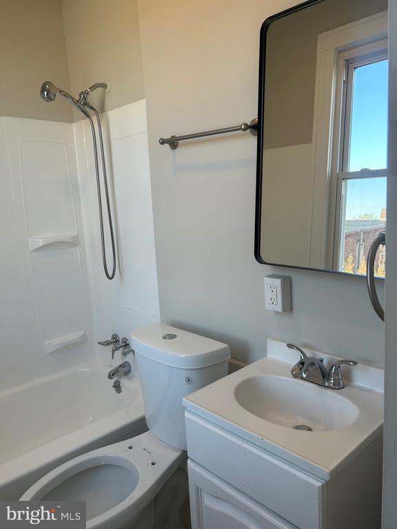 Photo - 1413 W Baltimore St Unidad 7