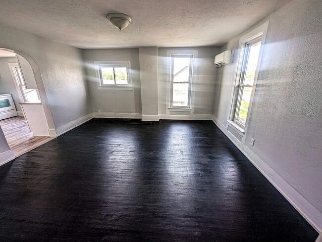 Photo - 337 Elm St