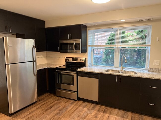 Building Photo - 6626 W Devon Ave Unit 1