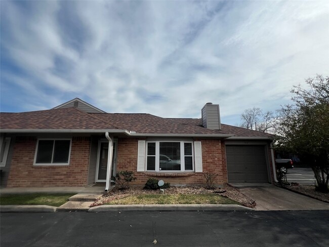 Building Photo - 14020 Schroeder Rd Unit 143