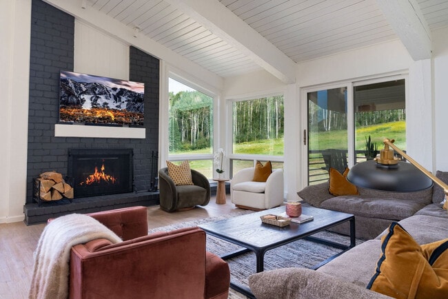 Building Photo - 360 Wood Rd Unit ID1339914P