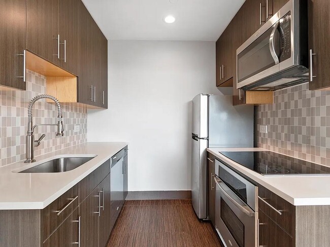Photo - 5-43 48th Avenue
