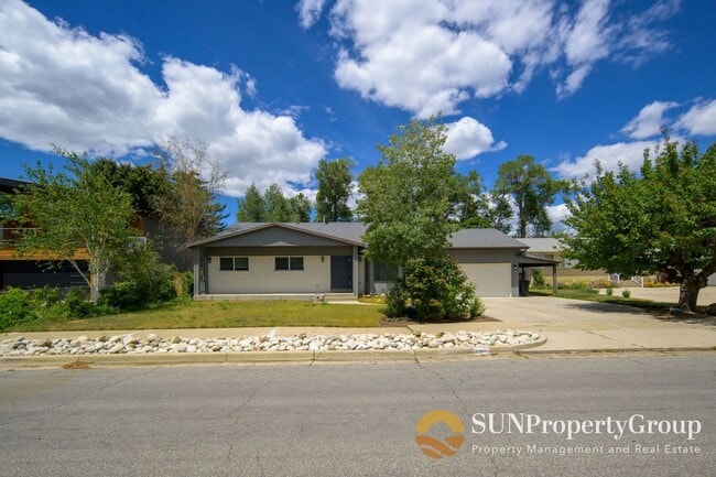 Building Photo - Stunning Remodeled Home in Desirable Cottonwood Heights!