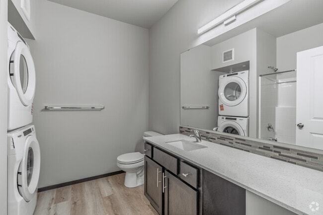 1BR, 1BA - 552SF - Bathroom