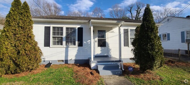 Building Photo - Great home in popular Gordon Manor