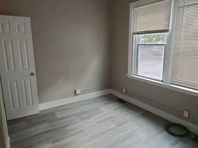 Photo - 28 Rowley St Unit Down back