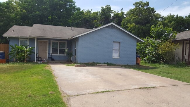 Building Photo - 904 Bret Ln Unit 904-A Bret Ln