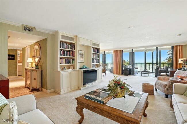 Building Photo - 2400 Gulf Shore Blvd N Unit 804