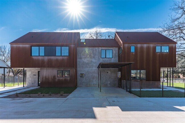 Photo - 915 Tillery St