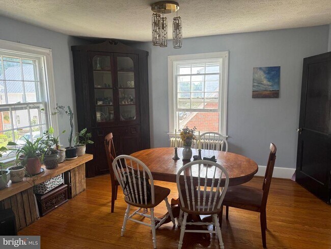 Photo - 107 Morgan St