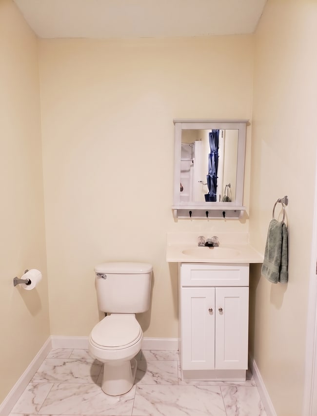 Building Photo - 103 Englewood Dr Unit 2