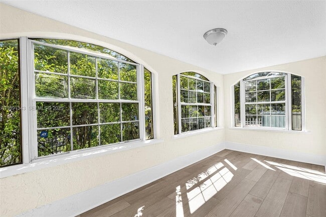 Photo - 511 NW 44th St Unidad A