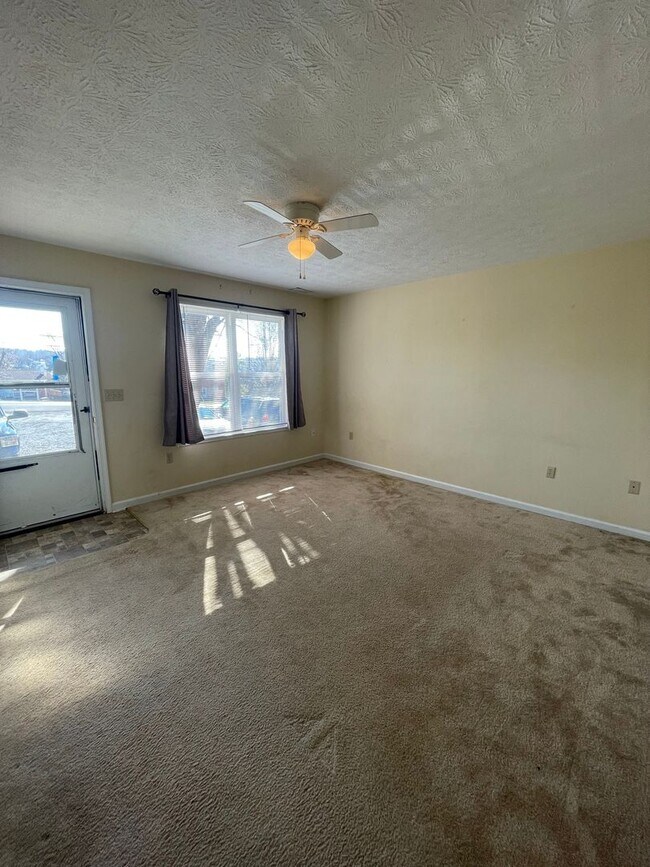 Photo - Townhouse for Rent in Broadway