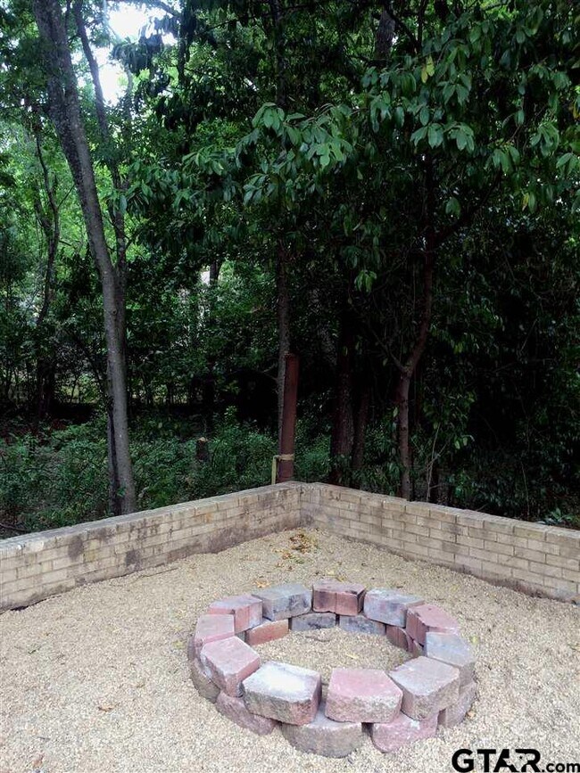 Photo - 611 W Bryan St