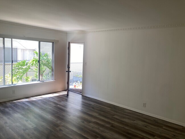 1118 S Sherbourne Dr