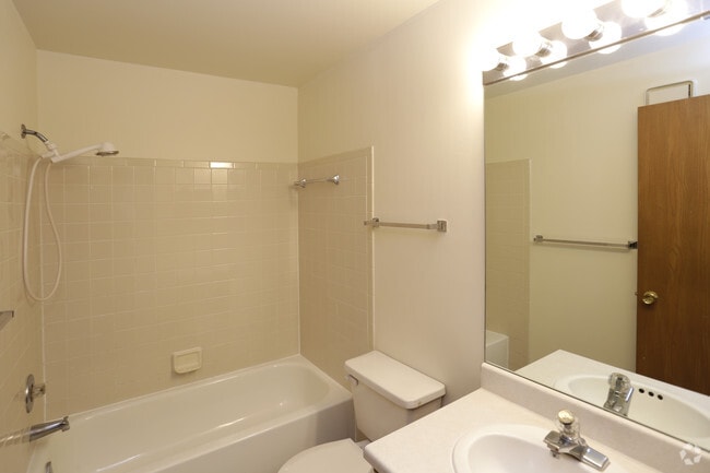 2BR, 1BA - 1,000 SF - Preserve Place